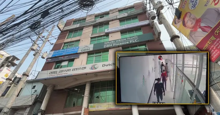 নগদের ডিস্ট্রিবিউশন হাউজে ডিবি পরিচয়ে অনুপ্রবেশকারীদের সিসিটিভি ফুটেজ